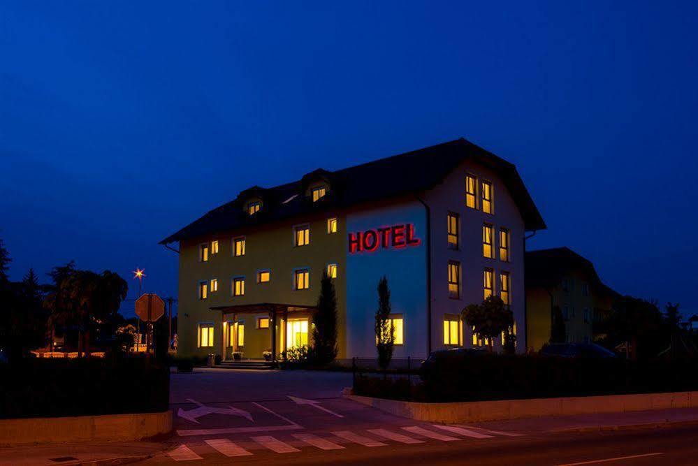 Bau Hotel